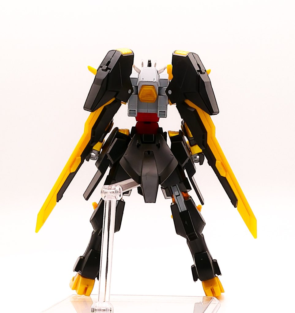 背面から。バックパックが大剣になるのに平常時はカッコよさを損なわないのが良し✨️