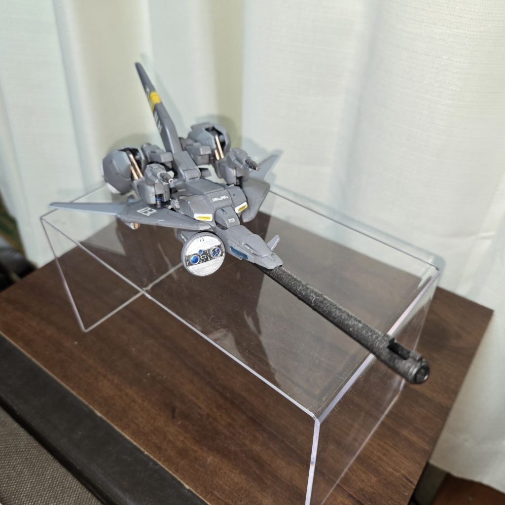 完成‼️途中ははしょりました(笑)余剰パーツは頭と腹部だけでほぼ完全変形です。関節はフニャフニャだけど顔さえ手を加えればMS形態もウェーブライダー形態めちゃくちゃカッコ良いです😊