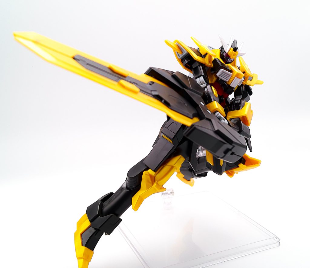 バックパックを大剣に変形させて。やっぱりこのバックパックが大剣に変形するのはオリジナル機体にはロマンを感じて絶対入れたくなるギミックです✨️