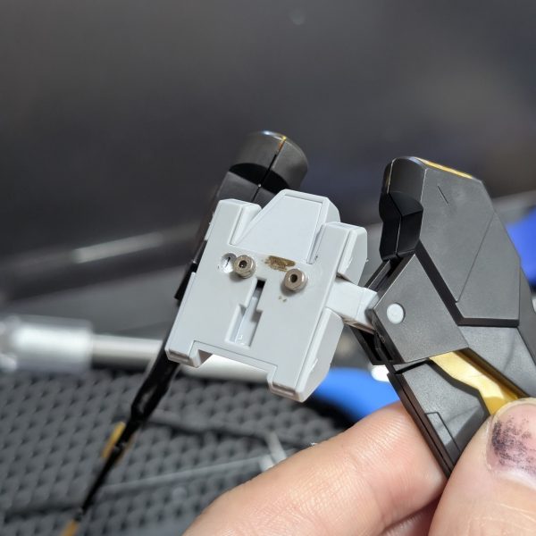絶対の信頼を置くネオジム磁石でガンダムシュバルツリッターのバックパックをギャンに接続合いました☺️頭の中にあったイメージがなんとなく形になったのに嬉しくなりました✨（4枚目）