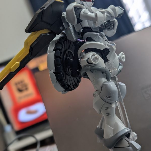 絶対の信頼を置くネオジム磁石でガンダムシュバルツリッターのバックパックをギャンに接続合いました☺️頭の中にあったイメージがなんとなく形になったのに嬉しくなりました✨（2枚目）