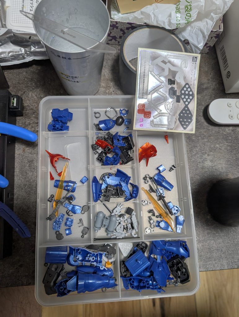 ガラスヤスリでゲート処理しながらやっていきました✨️ナノシャイナーヤスリが凄く使いやすかったです!