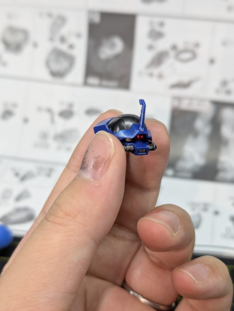 今回はオールマイティモノアイをガンダムマーカーのロイヤルメタレッドで塗りました✨️ギャンのミキシングのときはクリアレッドで行きたいと思ってます。