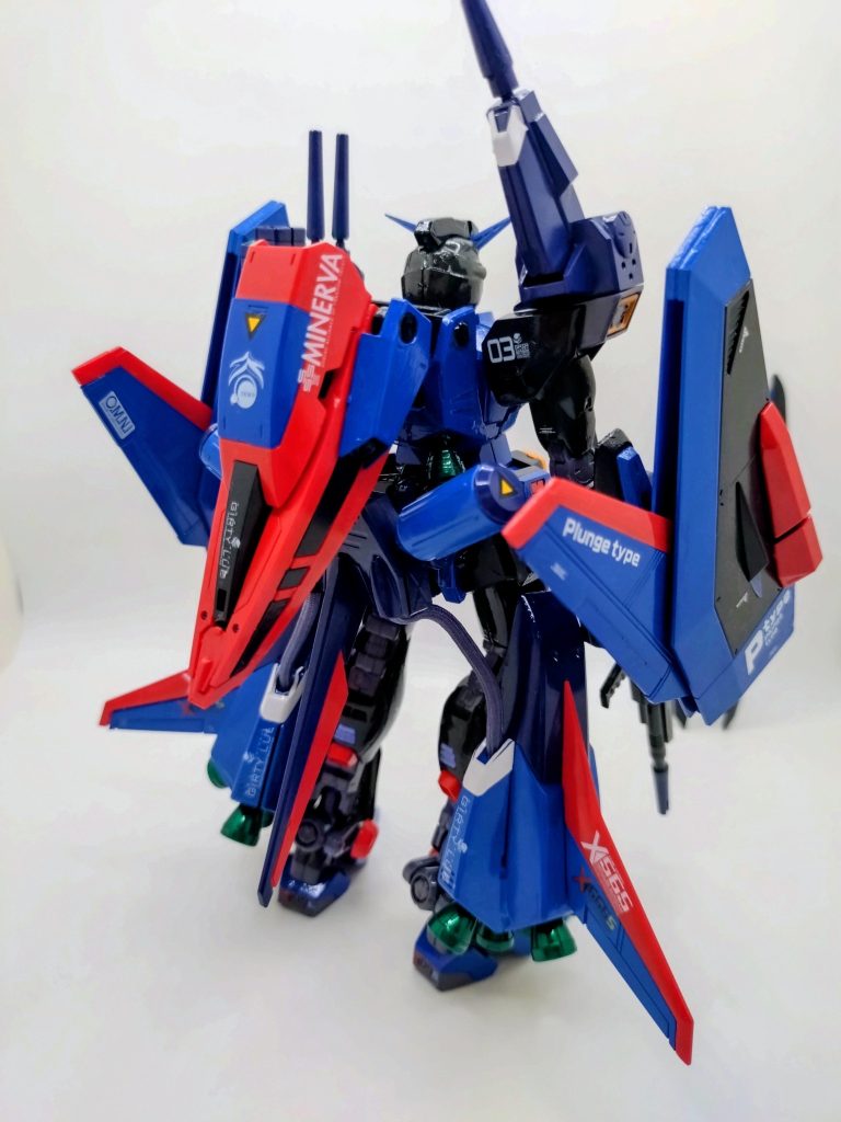 その他は、ブルー部分をライジングフリーダムブルーで、レッドの部分はソードインパルスレッド、バーニア部は、メタリックグリーンなどに変えてます。