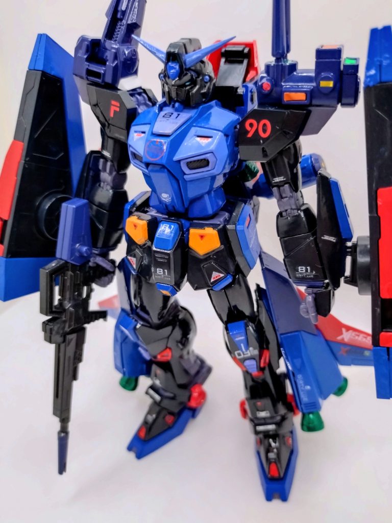 デカールは付属のデカールの他に、別のタイプのデカールもちょこちょこと貼りました。