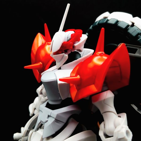 本懐のギャンのシルエットを整えるために堪能したイフリート改の武装を受け継ぎました✨️このギャンは自分の中でのジークアクス世界観での脳内後継機なのでそれを形にしていきたいです☺️（2枚目）
