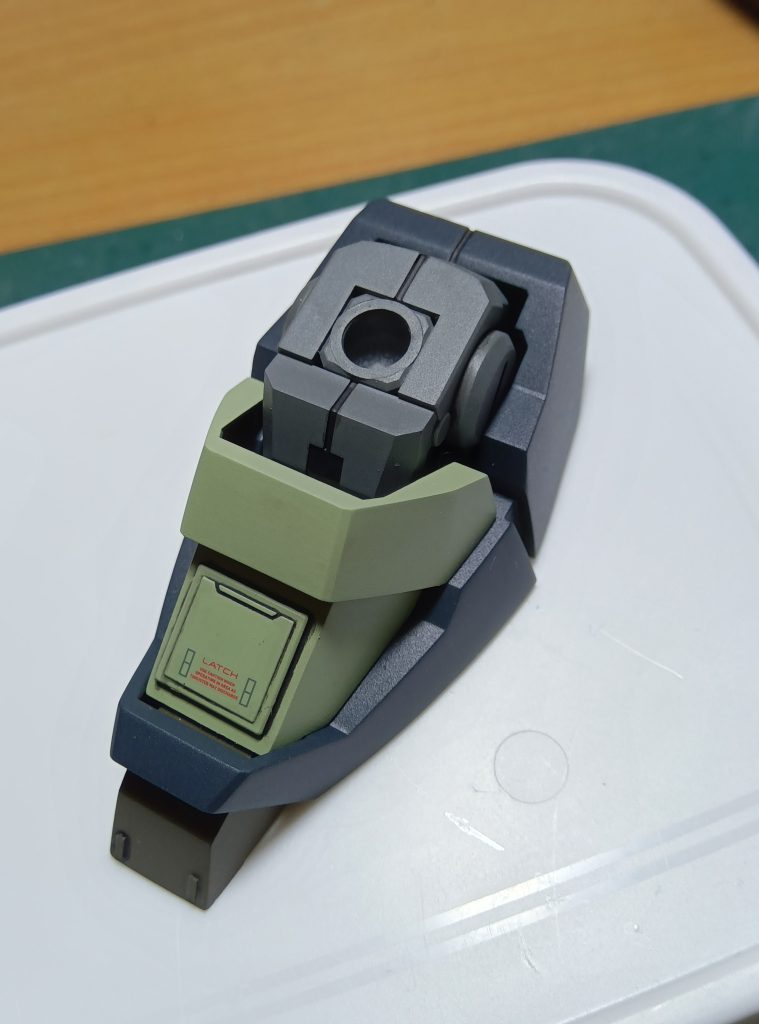 足首もサザビーのモノをディテールダウンさせて使ってます