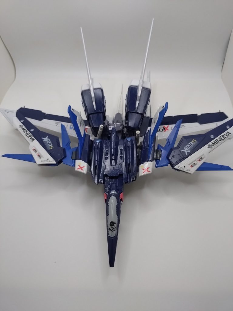 ベタ置きの撮影になりましたが、この組み合わせだけで、カッコいい戦闘機スタイルになり、空中線の旋回能力抜群の機体になりそう。