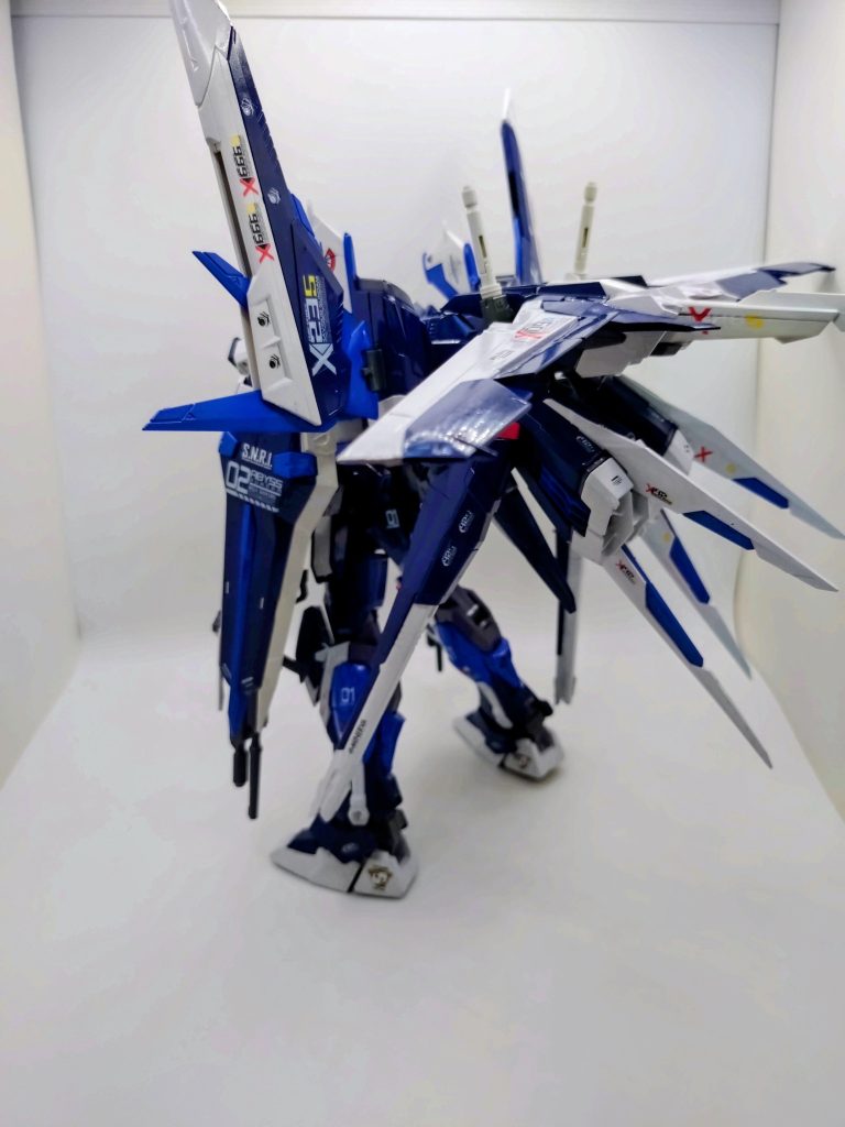 エールストライカー、重さに耐えきれず、ちょっと傾いてる。