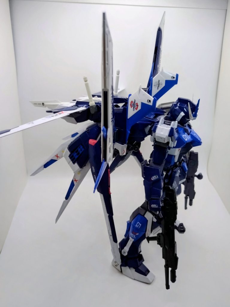 ちょっと無茶苦茶な組み合わせですが、なんとか装着できました。当たり前ですが、後が重いから自立させるのはかなり大変です(汗)アクションベース用意して撮影すれば良かったかな(笑)