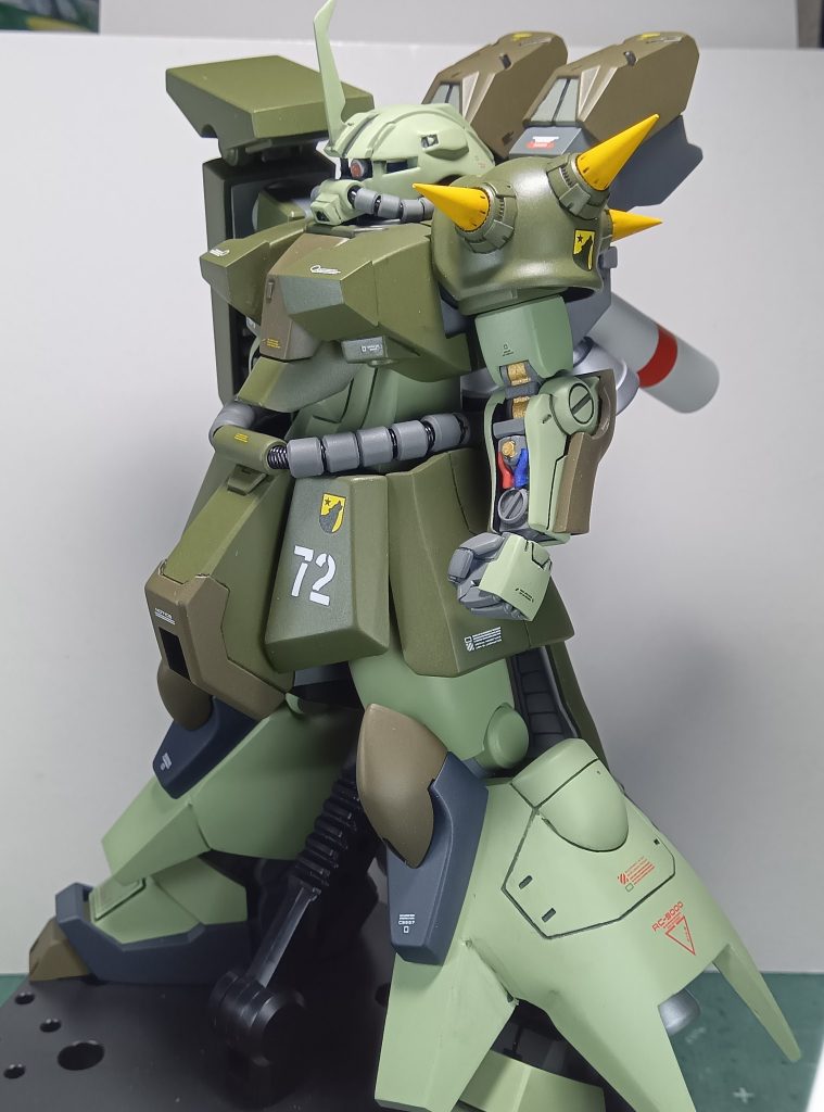 コッチのショルダーアーマーには部隊マークを貼り付けてあります部隊名は “ウルフハウル隊” です