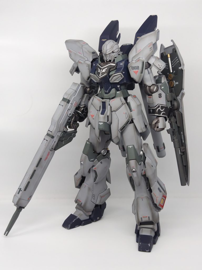 ライフルの合わせ目消しは少し苦戦しました。中のパーツを真っ二つに切って、各所削りまくってます。合わせ目消し後にねじ込むスタイルです。