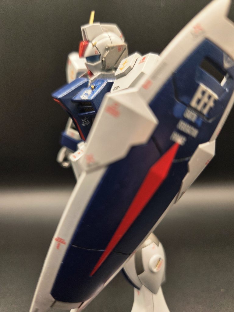 今回はシールドもシンプルにして、デカールもほどほどに。ジークアクスが放送されてから、様々なガンダムシリーズの『If』が自由に発想できる気がしているので、色々な機体やキットで遊んでいきたいと思います!