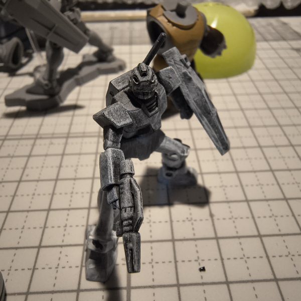 まーたちっこいの塗って遊んでます。新しいキット買ってない安心感からか、作らなきゃ(使命感)から解放されてるのはいいことなんですが暑いもんでしっかりキットを組むやる気が出てません笑黒サフ吹いて白ドライブラシのブラックホワイト塗装で塗ってます。たのしいいいいいいいまた何個か完成したら載せます。（2枚目）