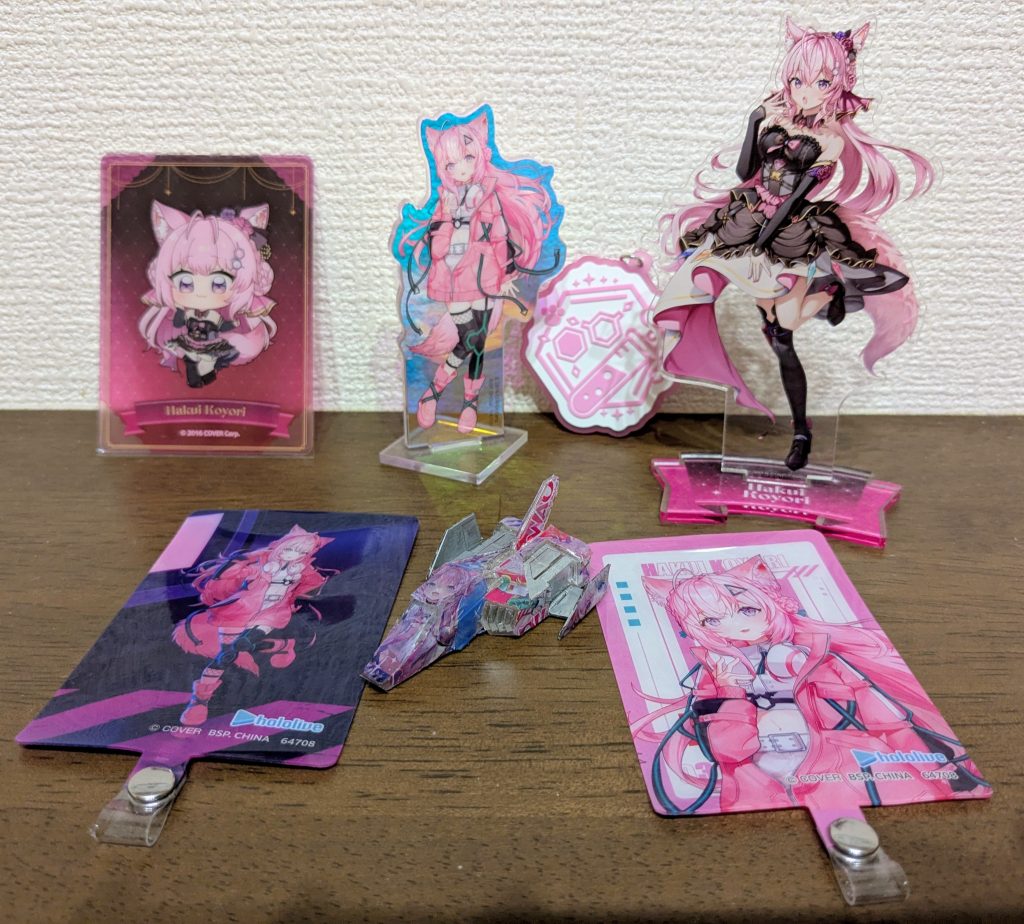 最後に、娘のリクエストに応えて、娘の博衣こよりグッズと並べて1枚。も〜どれが今回の主役なのか分からん1枚になってしまいましたが(笑)以上、博衣こより仕様のコアファイターでした。ご覧いただきありがとうございました!!
