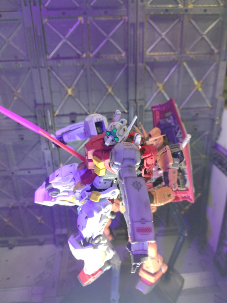 偽赤いガンダムと。劇中再現してみたかったですが赤いガンダムすら購入出来てないのでいずれ