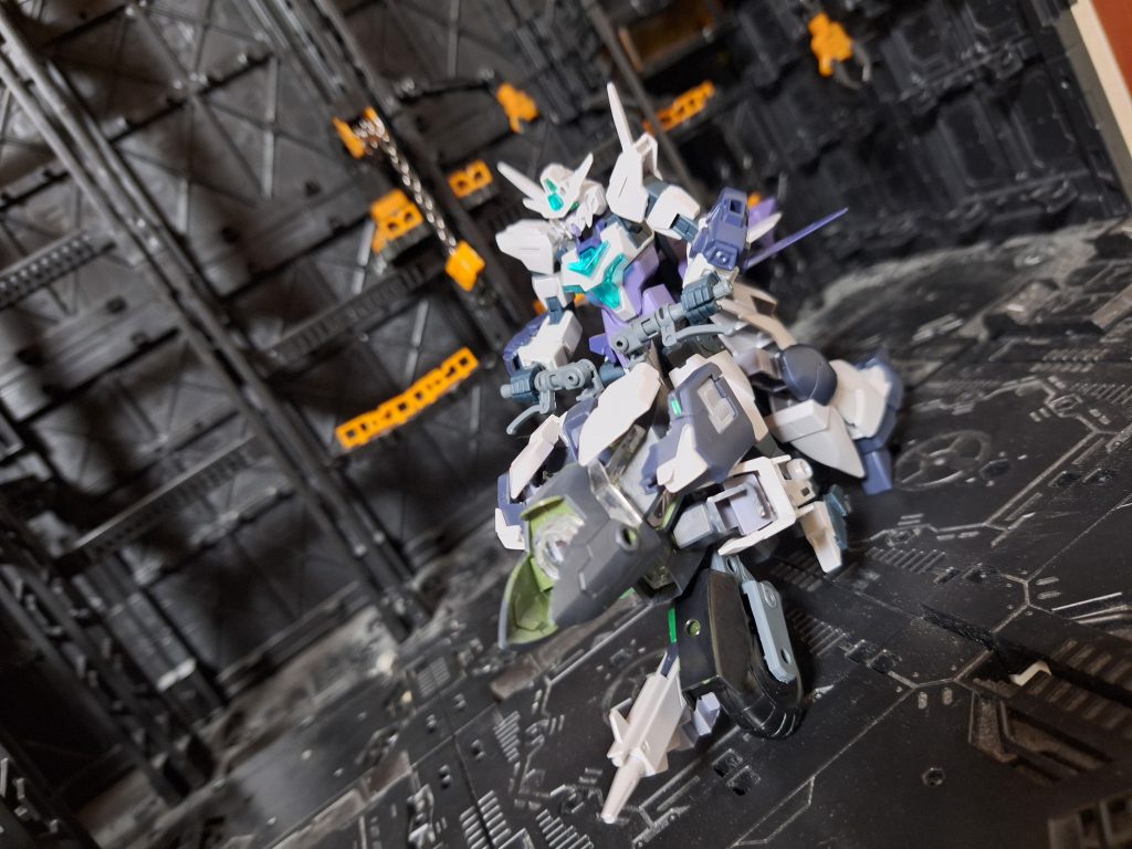 某地震で転倒して揺れに揺すぶられた影響か、半年後に不具合が出て現在も修理中の愛車ZZ-R1100を想い作成しました。