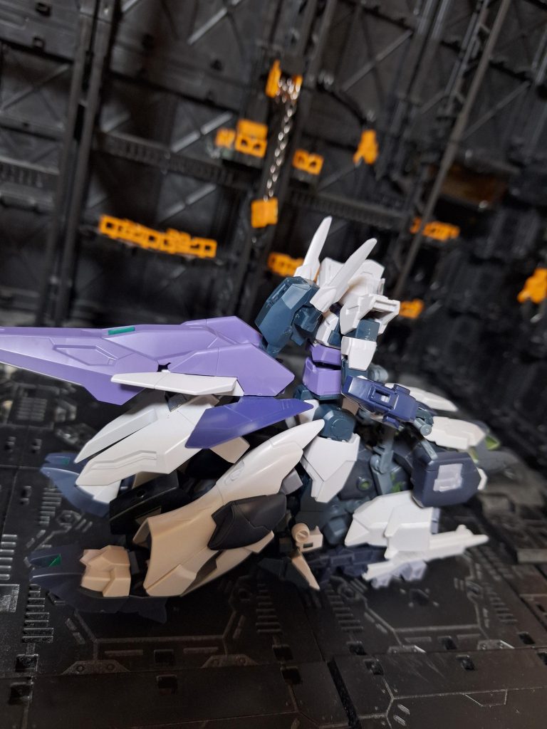 私の技術では、マシンライダーを使った単車の作成で限界で、ZZ-R1100のイメージからは程遠いですが、ご容赦くださいm(_ _)m