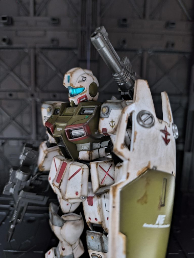 カラーリングは前作によせてミリタリーです。水性エアブラシ全塗装後スミ入れ、トップコート半光沢、ウェザリングして完成！！