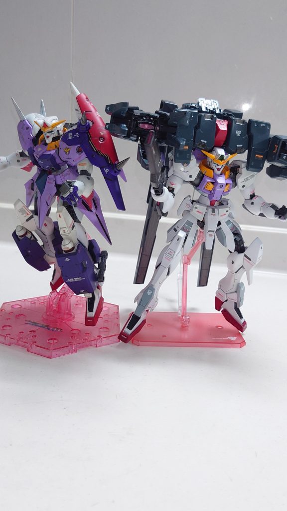 ラファエル1号機と並べてみました(gundam-kao6)どちらもお気に入りです!ラファエルガンダムはあと3機は作る予定です(gandam-hand1)次回のラファエルはティフォエウスを改造しようかと最後まで見て頂いてありがとうございます!また見に来て下さいね(gundam-kao6)
