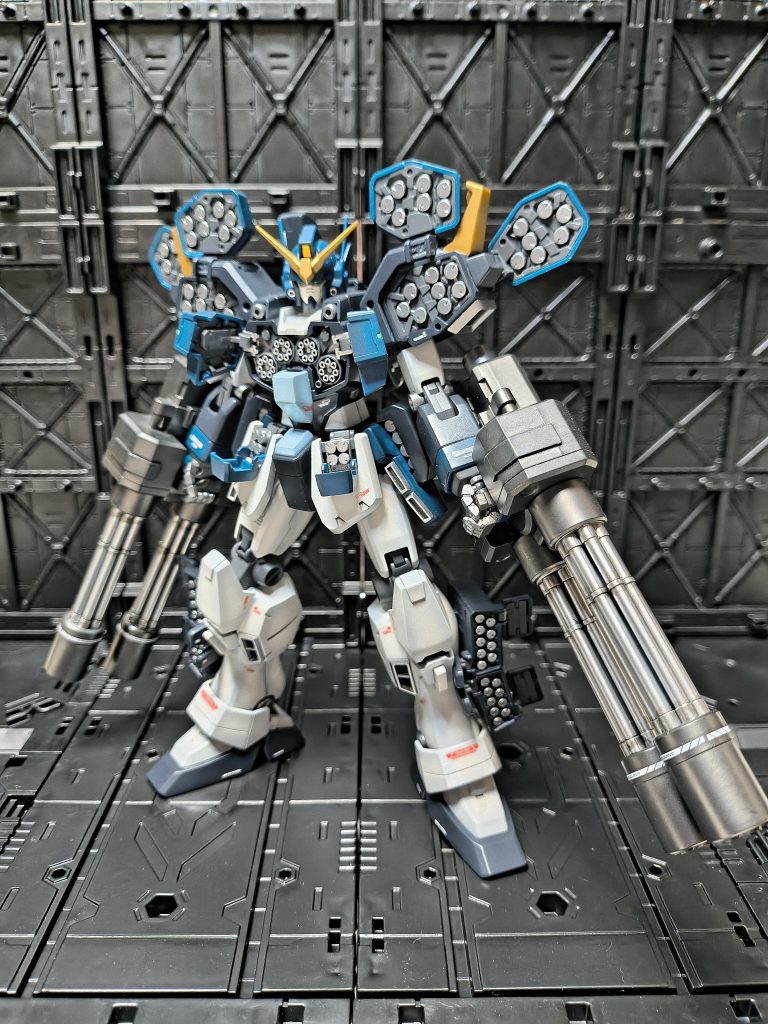 プレバン限定MGガンダムヘビーアームズです。５機の中で一番塗り分けが大変だったキット全ガンダム中3本の指に入る機体です😊トロワ・バートン込みで大好きです😊