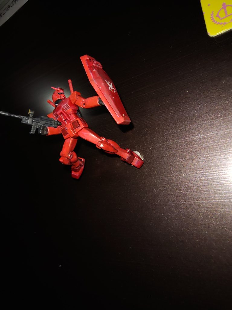 明るい写真だと筆塗りが苦手なのがよくわかる。もう少しサーモンピンクと小豆色の濃淡差をはっきりさせても良かったのかもしれないと激しく後悔。