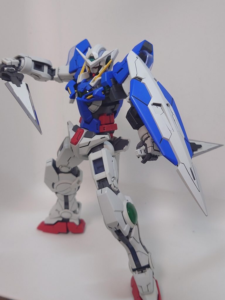 エクシアカッコいいですね。このキット再販して欲しいです。横にリペアとセットで飾りたい(zaku-kao2)