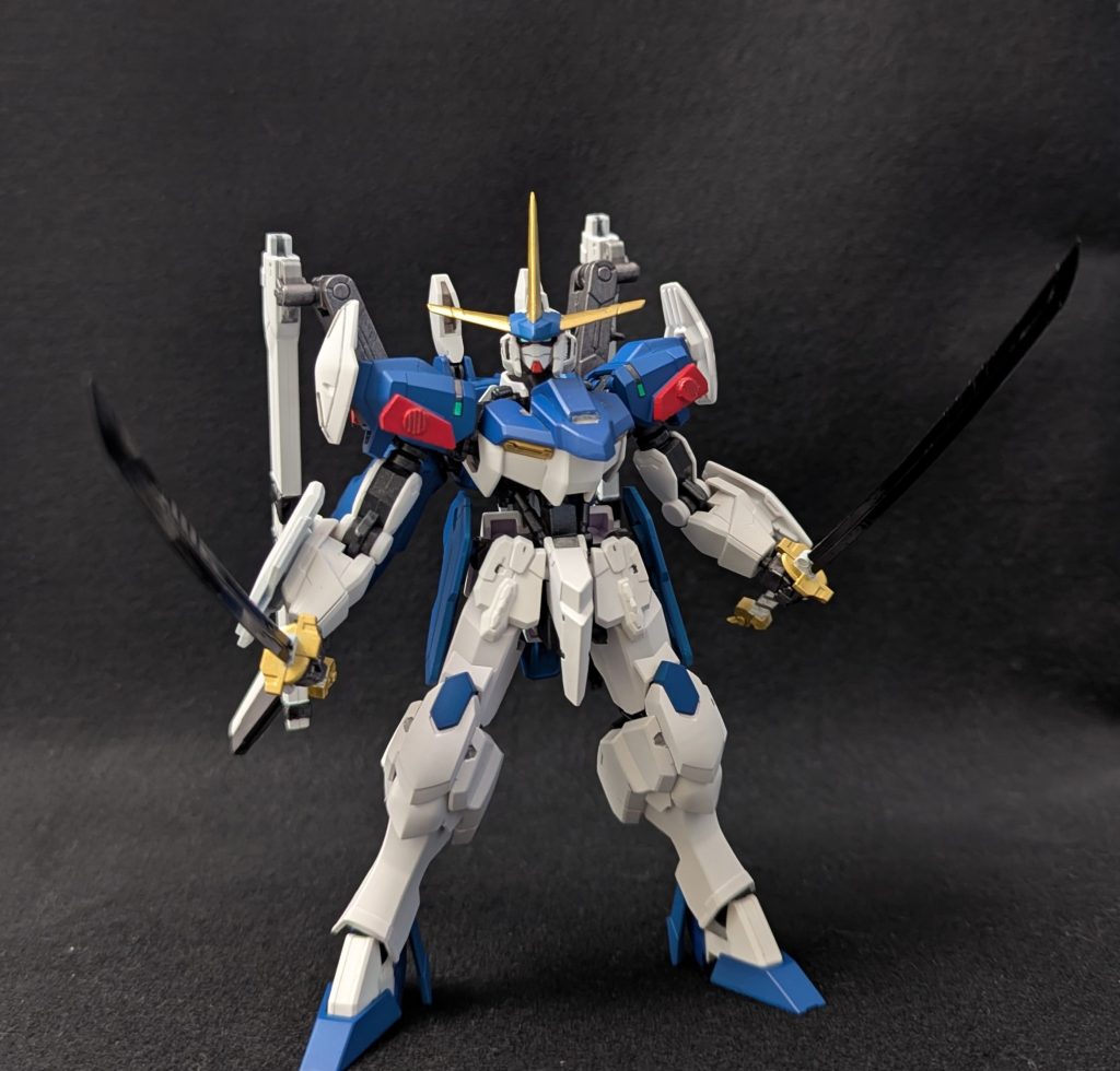 鉄血MS特有の質量武器を持たせたいと思っていたところガンプラOPパーツの刀がちょうどいい感じで使えましたなのでビームサーベルはオミットしています