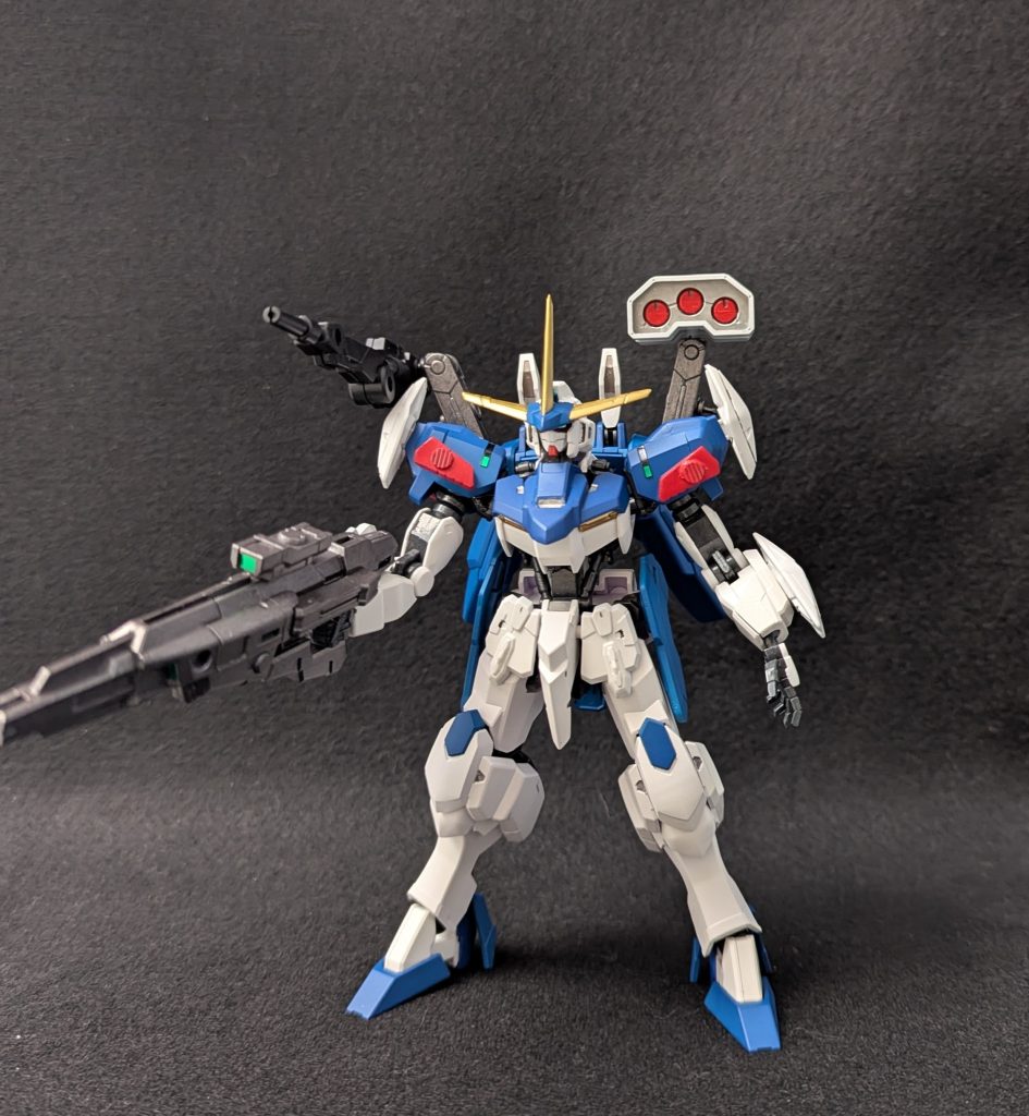 背部のマルチウェポンラックは刀の他にもオプション装備を搭載できるようになっており様々な戦局に対応することが可能となっている