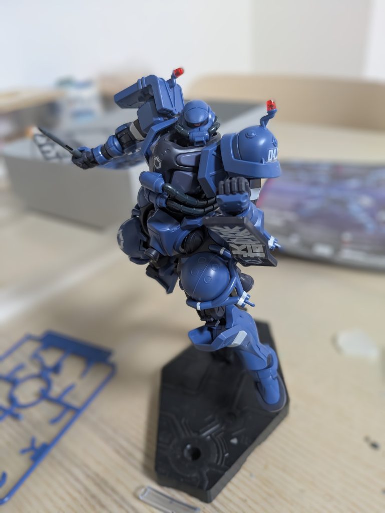 軍警ザク–4枚目/制作者：しろいるか