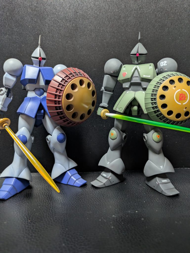 HGUC初期のギャンと。HGUCかなり細いですね。シールドは大きくてカッコいいです。