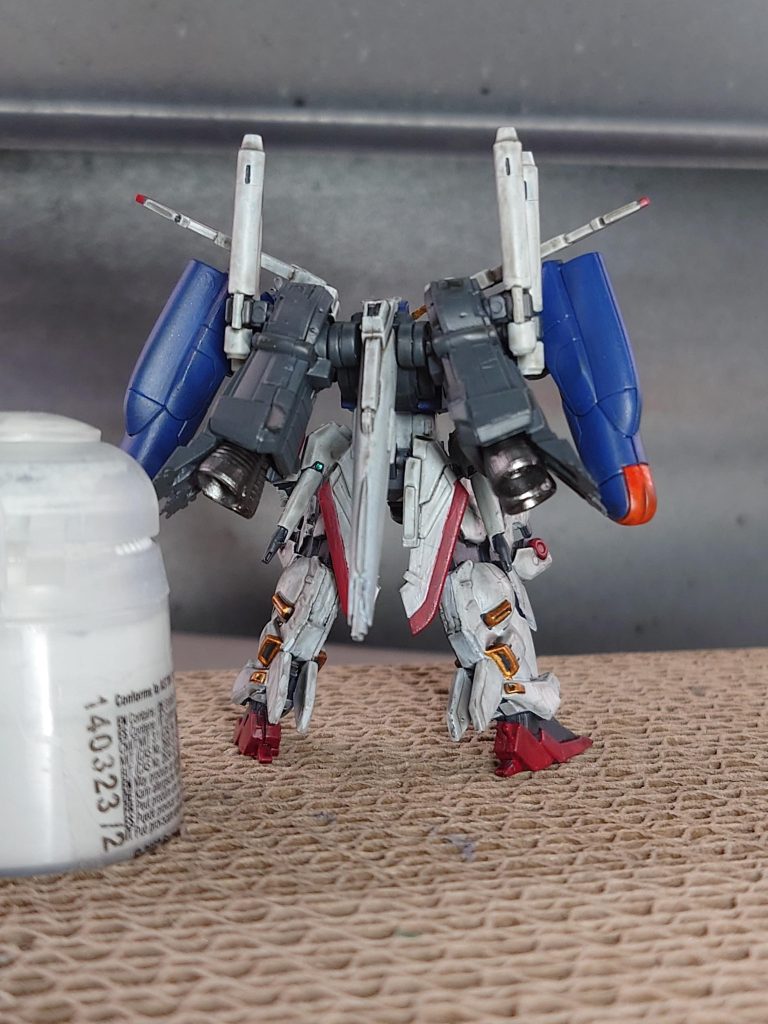 色レシピ下地及びグレー部：メカサフスーパーヘヴィをエアブラシ塗装赤：シタデルカラー　メフィストンレッド青：シタデルカラー　マクラージブルー白：シタデルカラー　コラックスホワイト金：シタデルカラー　リトビューターアーマーオレンジ：ガンダムマーカー　SEEDイエローとSEEDレッドの混色グリーン：ガンダムマーカー　ガンダムメタグリーン