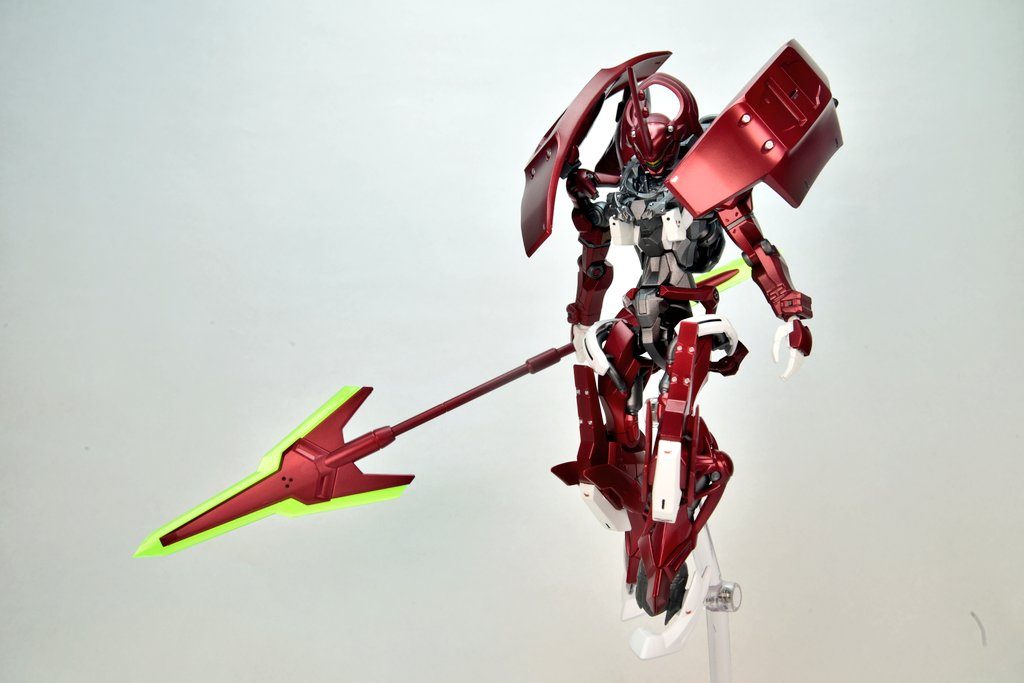 【使用塗料】フレーム、装甲、武装など↓サーフェイサーエヴォ ガンメタサーフェイサーエヴォ ホワイトガイアカラー VO-103 パールローズディープレッド 頭部センサー↓ガイアカラー No.107 蛍光イエローグリーンガイアカラーNo.122 スターブライトゴールド 銀↓水性ホビーカラー H8 シルバー