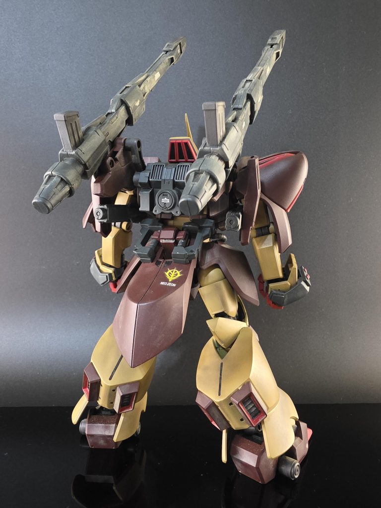 背面。バックパックの取り付けは2穴式のジョイントに対応しているので、バックパック丸ごと交換しました。