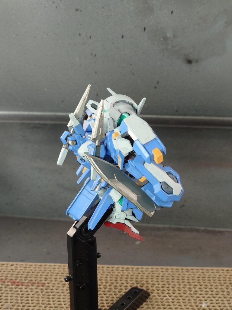 全体的に淡い色にしたかったので、余っていたエアリアルブルーを使いました。青:エアリアルブルー白:シタデル コラックスホワイト赤:シタデル メフィストンレッド黄:水性ガンダムカラー GQuuuuuuXイエロー緑:ガンダムマーカー メタグリーン