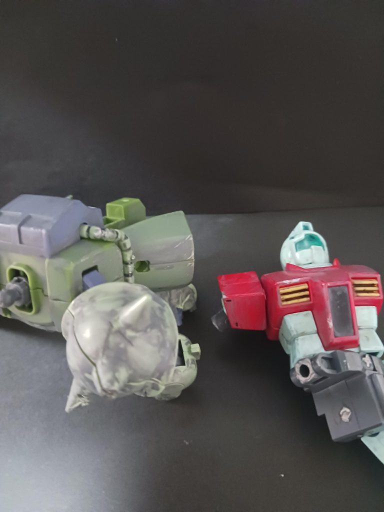 ザクと一緒に。満身創痍ですねー