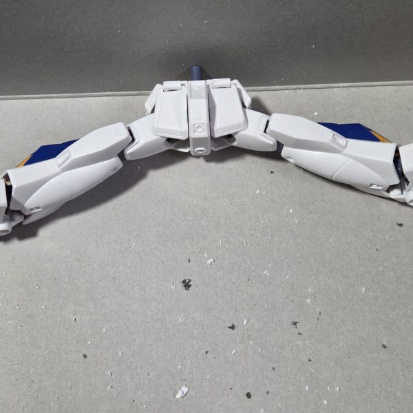 息抜きの積み崩しにアレックスを作ってます🦫古いキットなので可動面を追加したりの改造中動けば化けるのがHGアレックスなのです🍠（3枚目）
