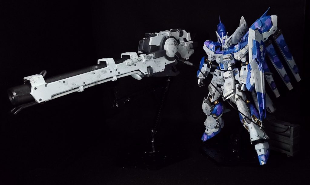Hi-νガンダム スプリッター迷彩 ハイパー・メガ・バズーカ・ランチャー装備–2枚目/制作者：塗装狂主任