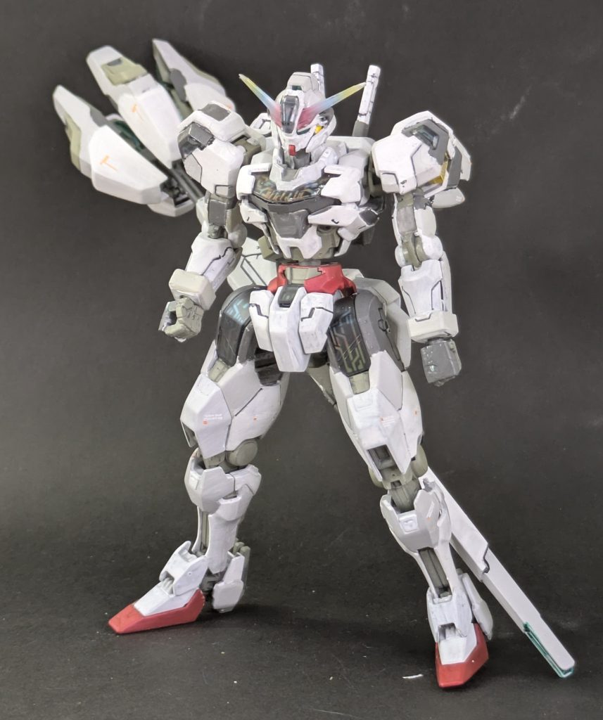 背中に背負っているビーム砲はい、い感じにできましたが、持たせ方がわかりません。