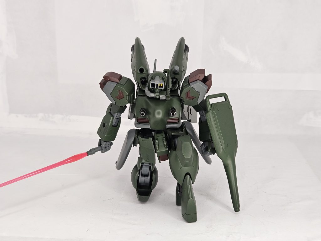 武装は、　　　　　　　　　　　　　　　　　　　頭部バルカン　　　　　　　　　　　　　　　　胸部ビームガン　　　　　　　　　　　　　　　　バックパック搭載のビームサーベル　　　　　　ビームライフル　　　　　　　　　　　　　　　　シールド兼ビームランス　　　　　　　　　　　　グレネードランチャー　　　　　　　　　　　　です