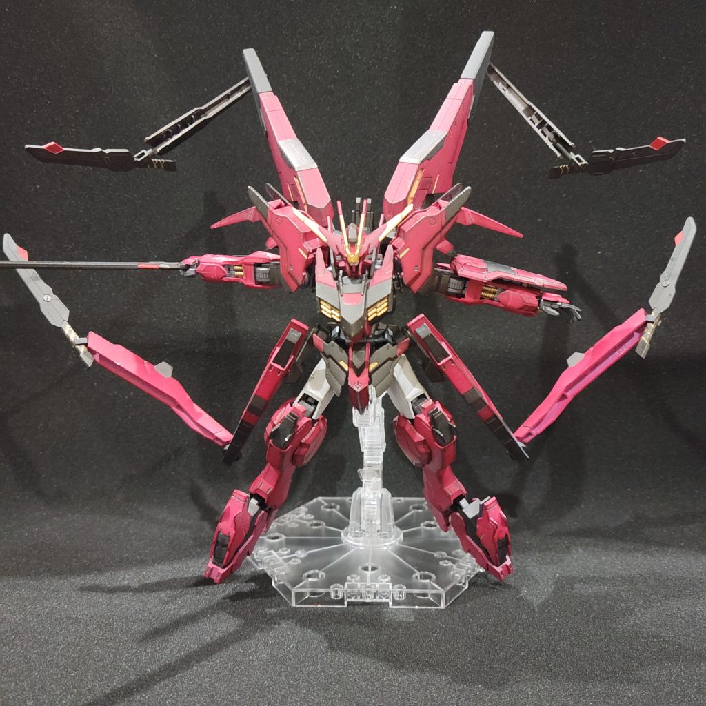 ザブアーム展開で悪魔の姿にウルズハントのこのシーンで惚れましたねパイロットやらマルコシアスの装甲や武装がどうなったとか色々と不明なガンダムですが、きっと厄祭戦の時は「単騎で各地のMAを殲滅しまくってる変わり者が居る」とか噂になっていたことでしょう???「単騎でMAと…?武装は近接武器がメインか...エレガントだ!」