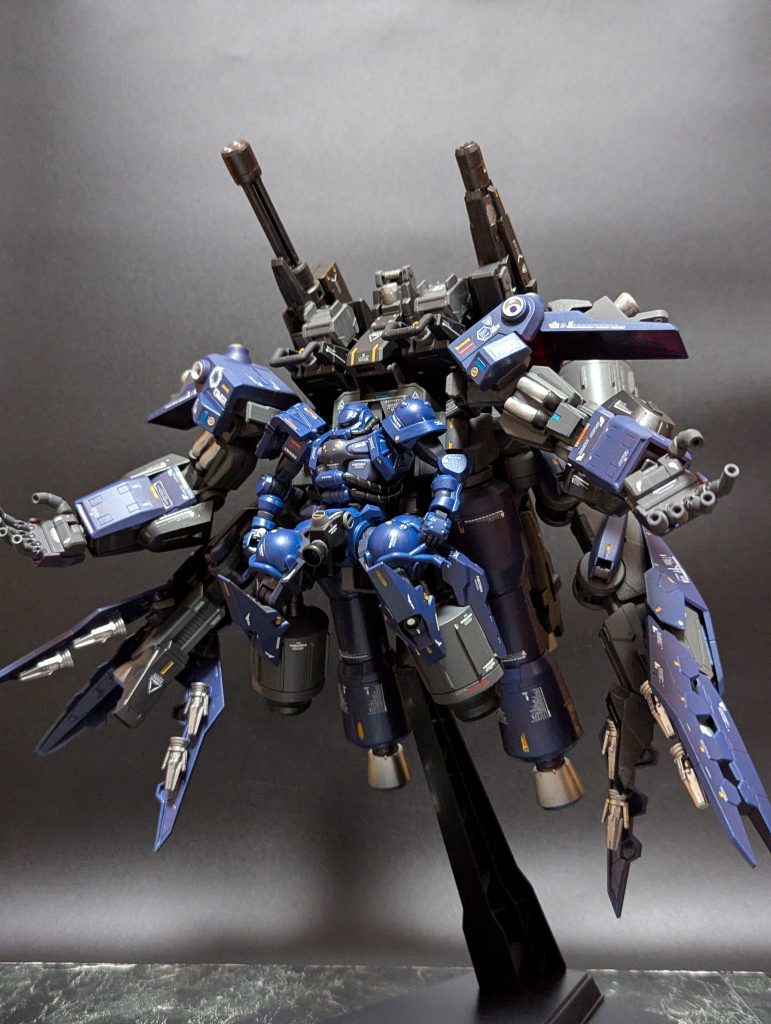 腕と両側の双竜を広げるとかなりの幅になります!