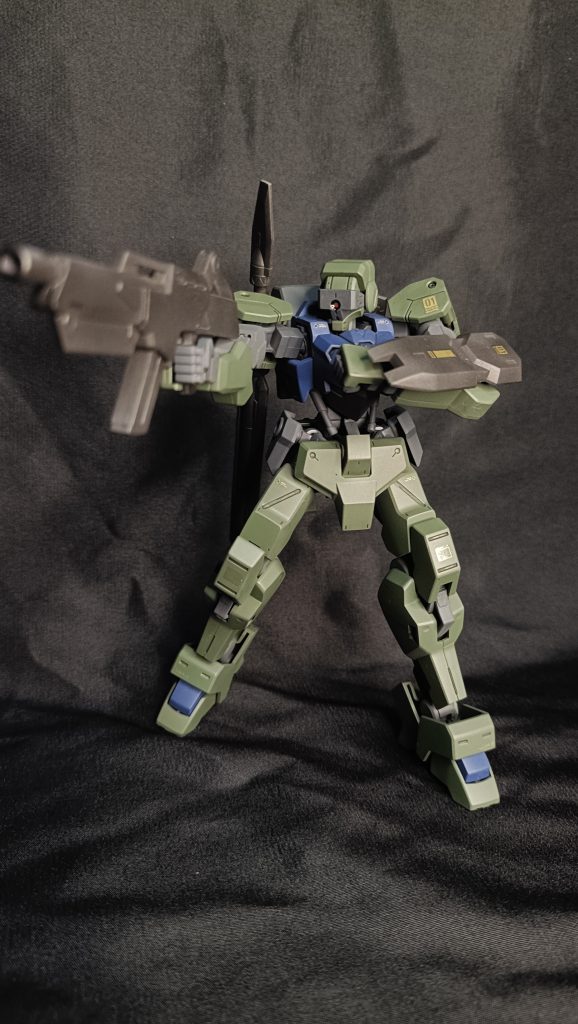 恒例のカラーガイド機体色…草色にちょいグリーン混ぜたの青…いつぞやに調色した配合不明のヤツ関節等…メカサフスーパーヘビー武装類…グラファイトブラック