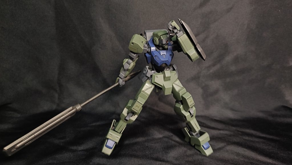 鉄血のHGのCジョイントってキツいの忘れてたよ…削るのわすれて色塗ったらキツキツな肩周りになっちゃって速攻で色ハゲたww