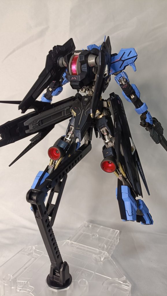 いつものお品書き（カラーガイド青…ガイアの風青黒…グラファイトブラックとプリズムブルーブラックを1:1フレーム…サーフェイサーエヴォガンメタインナーの黒…EXブラック挿し色は各種エナメル系のメタリックカラー