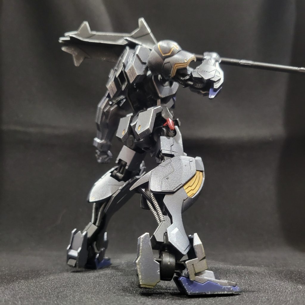 後ろ姿前回に引き続き腕はバエル、脚部はルプスのままです