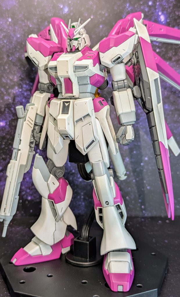 プロポーションをマスク部と太腿の延長加工でスラッとした旧MGの体型に寄せてみました。