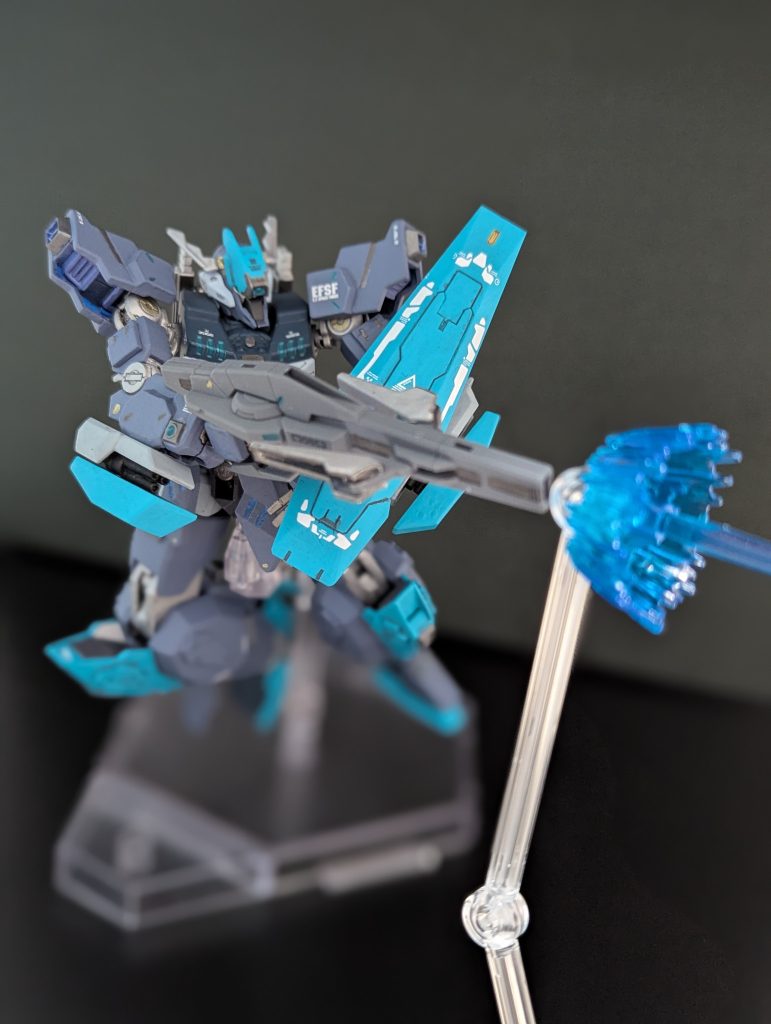 第3種兵装:さらに武装をパージした状態。狭い基地内での破壊工作や、大味な攻撃で倒しきれないエース級との白兵戦時に活用。大型バズーカの中身を取り出し、ビームマグナムとして利用可能。