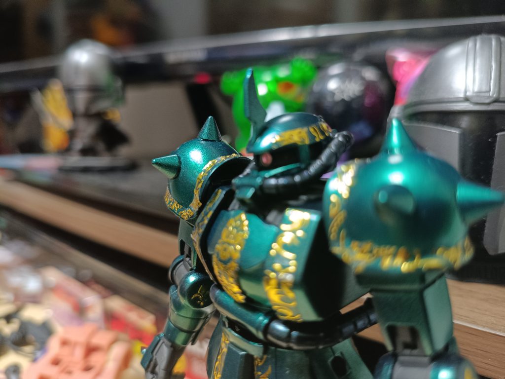 指揮官アンテナは通常ザクとは形状が異なるのでプラ版から自作