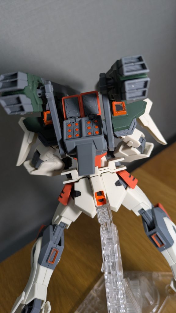 ミサイル弾頭やスラスターにも色を出してます。ファレホのホットオレンジを使ってます。